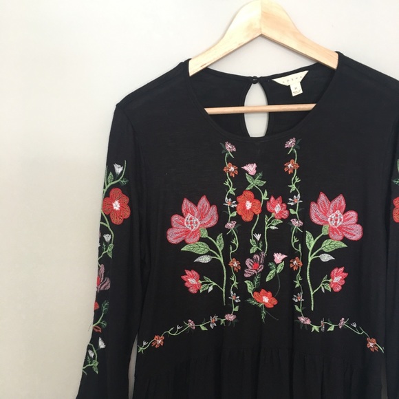 Adiva Tops - 3/4 Sleeve Top with Embroidered Floral Design